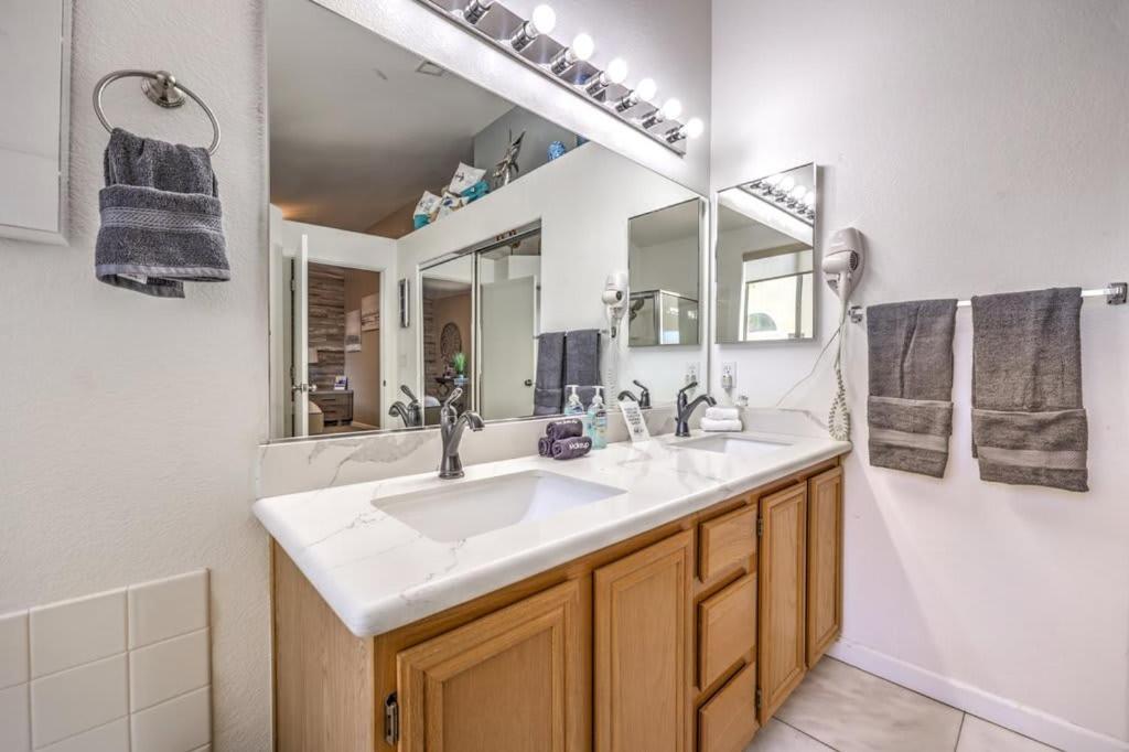 Family Fun For Everyone In Las Vegas- 4 Bedrooms, Billiards, Game Room เฮนเดอร์สัน ภายนอก รูปภาพ